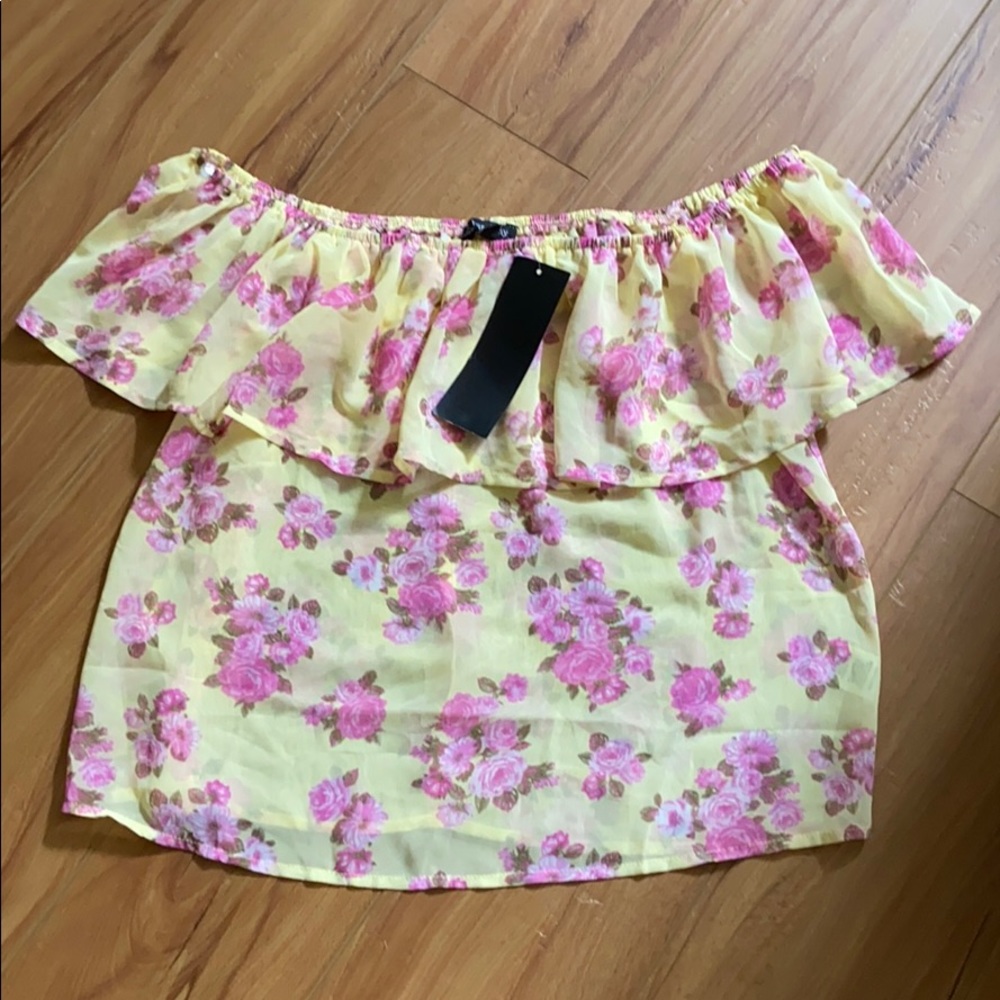 Off The Shoulder Top Size Small NEW